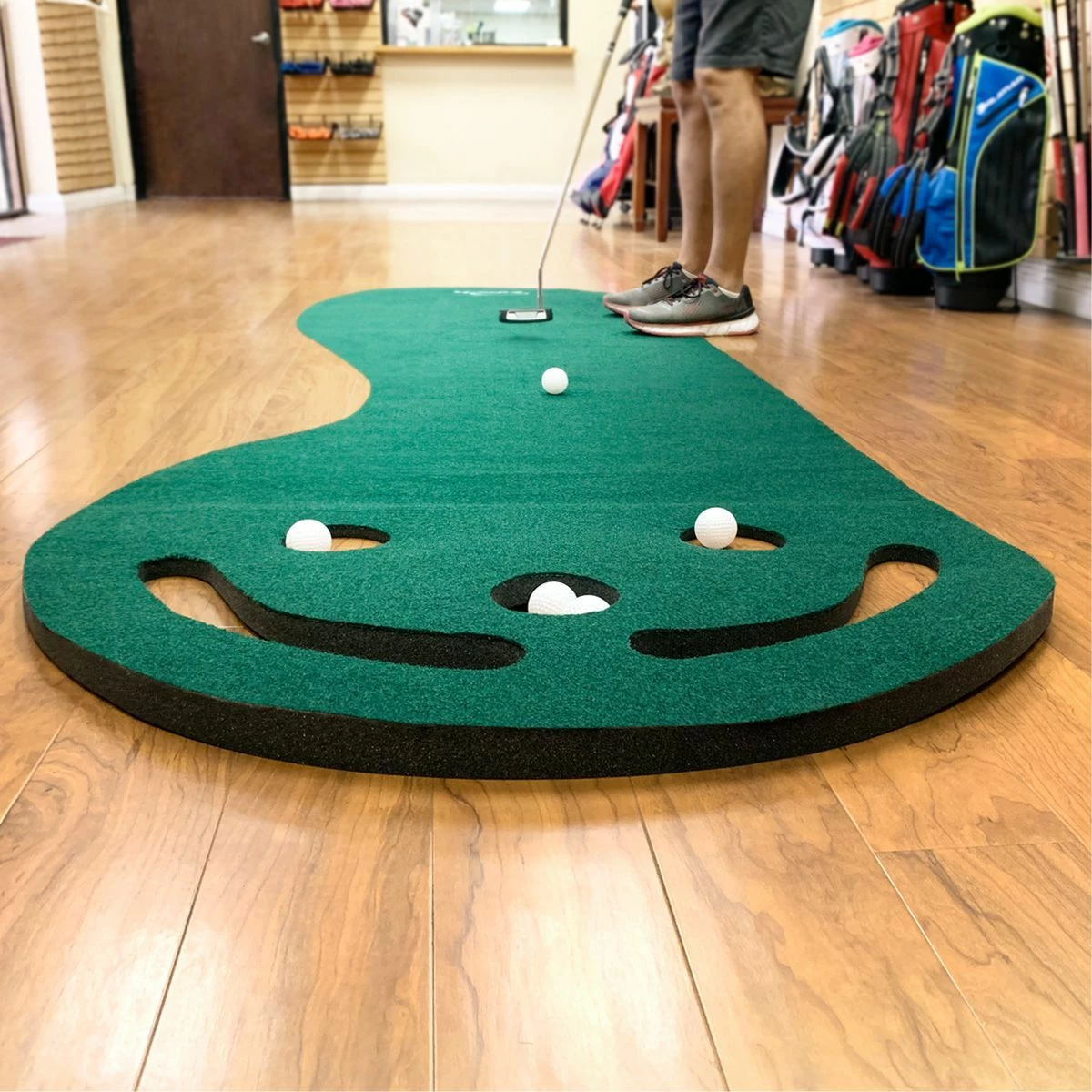 Hireko Intech Golf 3 Hole Portable Golf Putting Mat 8 Hireko Intech Golf 3 Hole Portable Golf Putting Mat - Image 8